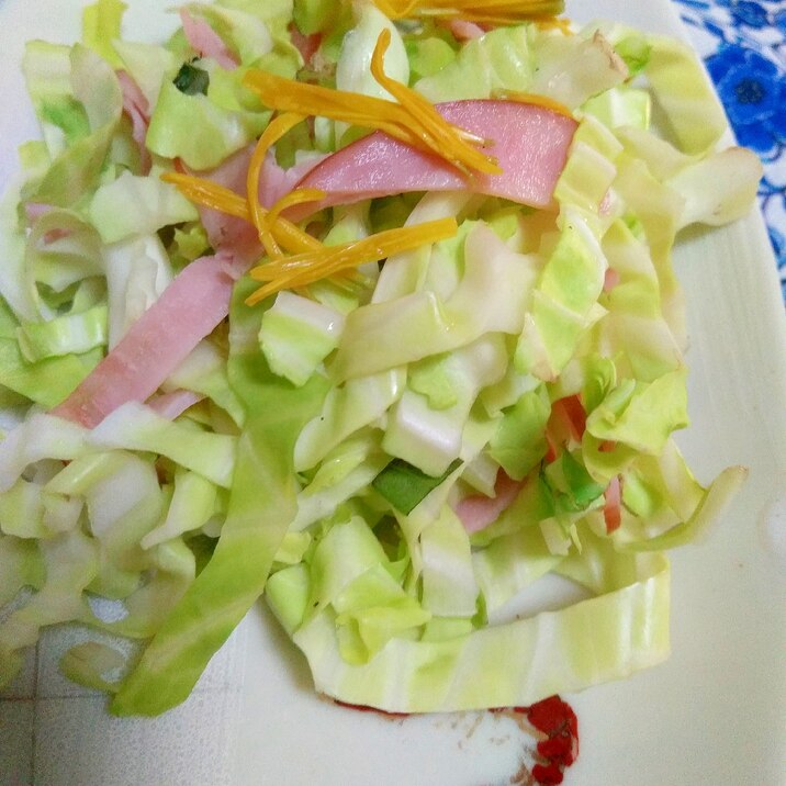 食用菊とハムとキャベツのサラダ
